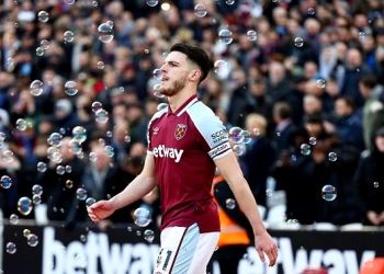 Buru Declan Rice, MU Siapkan Dana Rp1,9 Triliun