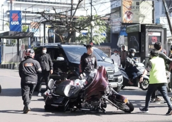 Pemuda Dianiaya Pengendara Moge di Bandung Hingga Terjatuh dari Motor