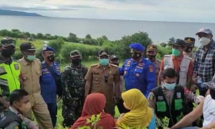 Dirpolairud Polda NTB Terobos Gunung dan Hutan Demi Ajak Warga Vaksin Covid-19