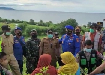 Dirpolairud Polda NTB Terobos Gunung dan Hutan Demi Ajak Warga Vaksin Covid-19