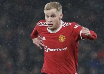 ten Hag Datang, van de Beek Malah Ingin ke AS Roma