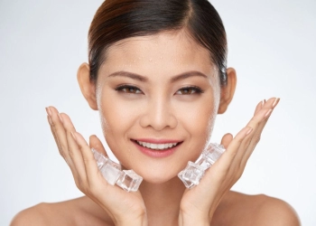 Terapi wajah dengan Es Batu dan Jadikan Kulit Wajah Lebih Glowing