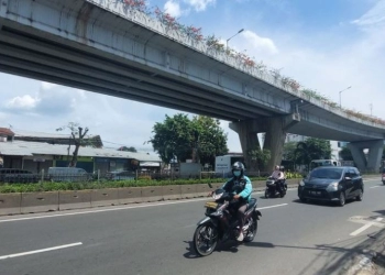 Imbas Pemotor Terlempar, Flyover Pesing Dilarang bagi Kendaraan Roda Dua 