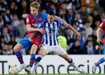Diburu MU, de Jong Ingin Bertahan di Barcelona