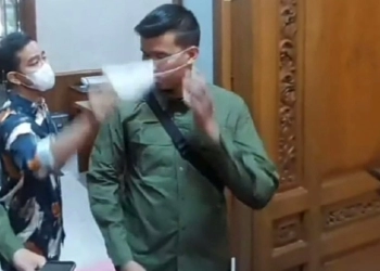 Gibran Tarik Putus Masker Anggota Paspampres 