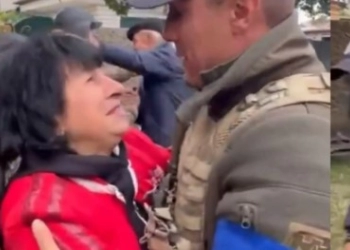 Seorang Ibu Menangis Haru Bertemu Putranya setelah Ukraina Merebut Kembali Kharkiv