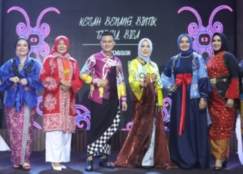 Dorong Pemulihan Ekonomi dan Dukung UMKM, Wakapolda Kalteng Ikuti Fashion Show Watra Lokal dan Kriya