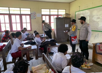 Binmas Noken Ops Damai Cartenz Sentuh Pendidikan di Pedalaman Papua