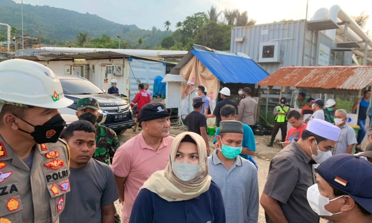Evakuasi Warga Korban Kebocoran Gas Milik PT SMGP