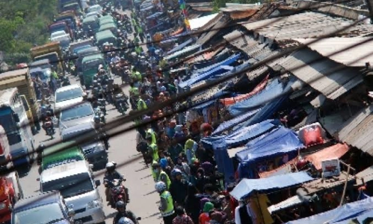 Berpotensi Bikin Macet Arus Mudik, Polres Karawang Tertibkan Delapan Pasar Tumpah