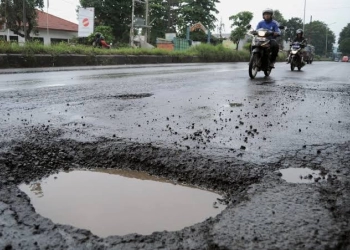 Demi Keselamatan Pengguna Jalan Saat Mudik, Satlantas Polres Kapuas Cek Kondisi Jalur Trans Kalimantan