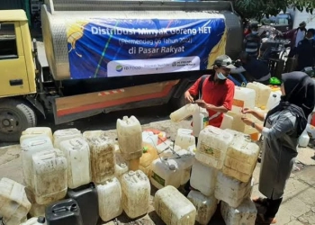 Menteri Erick Dorong BUMN Salurkan Jutaan Liter Migor Murah 