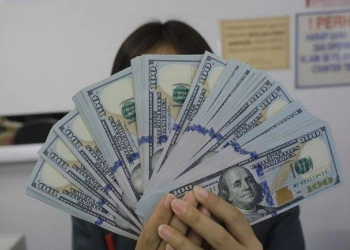 Amerika Serikat di Ambang Resesi, Dolar Ambruk Bertubi-tubi