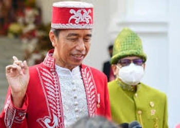 Hitung Kancing Jokowi Pilih Naikan Harga BBM atau Tunda IKN