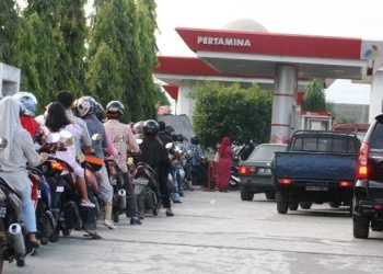 Jokowi Naikkan Harga BBM, Kehidupan Rakyat Semakin Terpuruk