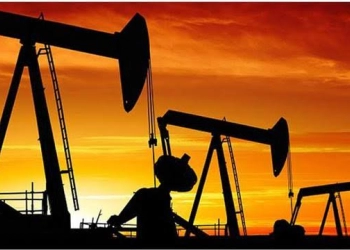 OPEC+ Ketatkan Pasokan, Harga Minyak Ambles 4 Persen