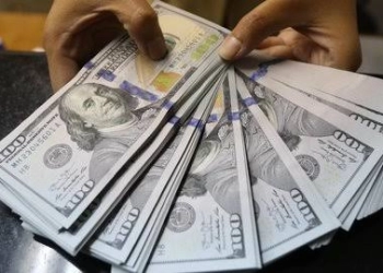 Rupiah Dekati Level Psikologis Rp15.000/US$, Resesi Mendekat