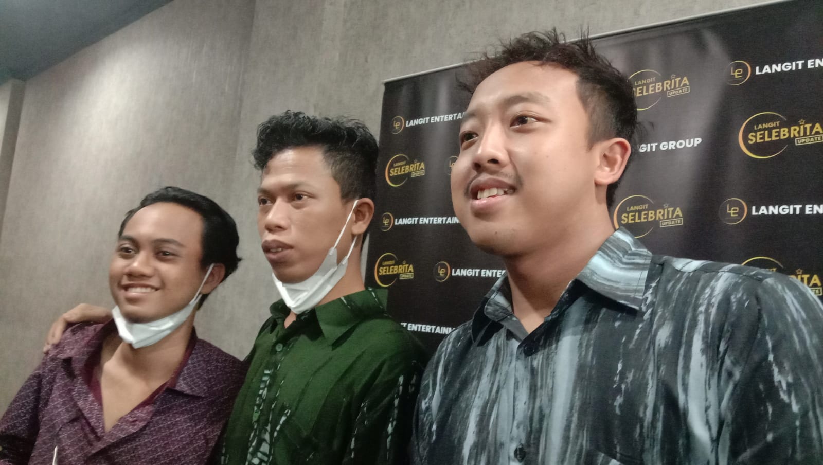 Tiga Pria Mirip Dono Kasino Indro Bebas Tapi Tertekan