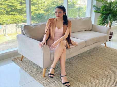 6 Gaya Terkini DJ Una yang Makin Sensual Setelah Cerai