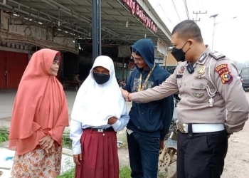Pengamen Badut Perempuan yang Bercita-cita jadi Dokter Akhirnya Sekolah Dibiayai Anggota Polantas