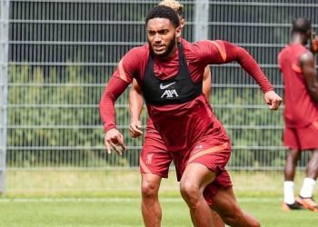 Liverpool Ingin Ikat Joe Gomez Lebih Lama