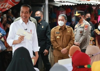 Jokowi Cek Harga Migor di Pasar Baros