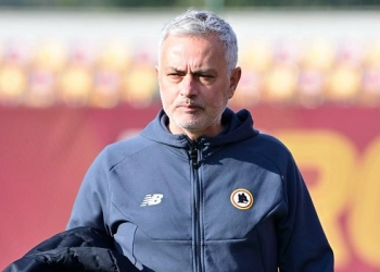 Pilih Parkir Bus, Jose Mourinho Justru Lempar Pemain Roma ke Kolong Bus