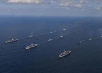 USS Abraham Lincoln di Laut Timur dalam Unjuk Kekuatan yang Nyata
