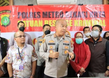 Orang Tua Rantai Anaknya yang Berkebutuhan Khusus karena Khawatir Makan Makanan Tetangga