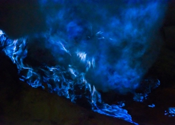 Pesona Blue Fire Kawah Ijen