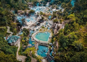 Berwisata Sekaligus Mengobati Penyakit di Kawah Rengganis