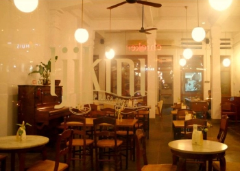 Kedai Tjikini Rumah Makan Dengan Suasana Tempo Dulu.