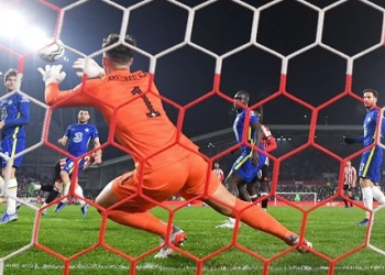 Kepa Ingin Bertahan di Chelsea