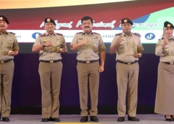 Menurut Menteri Hadi Ini Tujuannya Menambah Seragam Pejabat ATR, Tongkat Komando-Baret