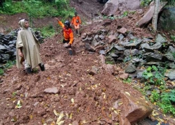 Tebing Longsor,  Jalan Alternatif Desa Tambakukir Terputus
