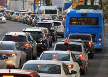 Hal Seru yang Bisa Dilakukan Dalam Mobil Saat Terjebak Macet 