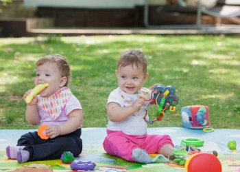 Tips Memilih Mainan Bayi