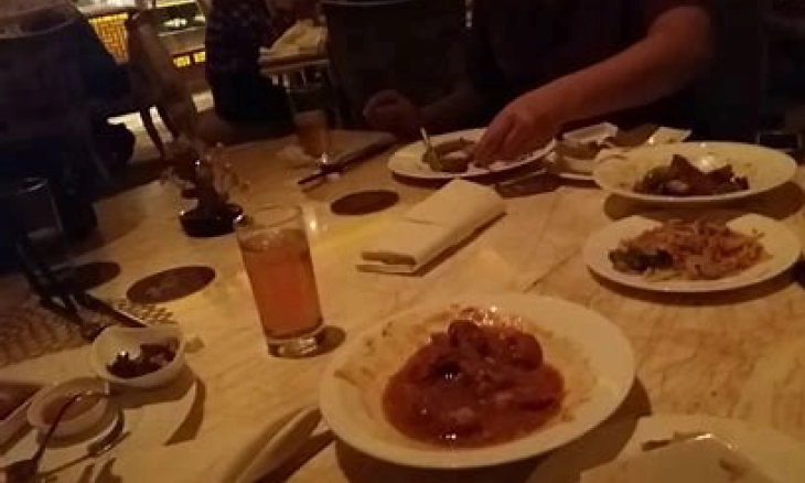 Benarkah Makan Malam Setelah Jam 8 Bisa Bikin Gemuk?
