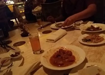 Benarkah Makan Malam Setelah Jam 8 Bisa Bikin Gemuk?