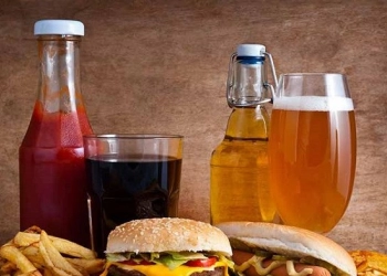 Mau Tampil Cantik dan Tampan? Hindari Makanan Minuman Ini!