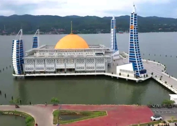 Ngabuburit di Masjid Terapung Al Alam 