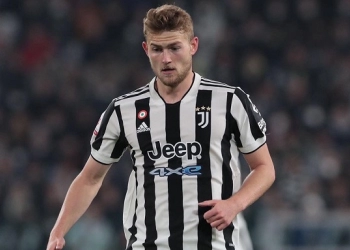 Ditinggal Rudiger dan Christensen, Chelsea Kembali Buru de Ligt