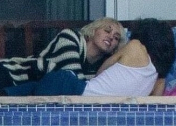 Miley Cyrus dan Maxx Morando Liburan Romantis ke Meksiko