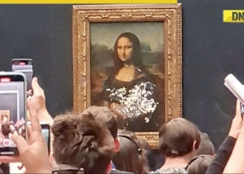 Lukisan Mona Lisa Dirusak oleh Pria yang Berpakaian Seperti Wanita