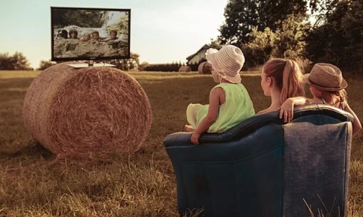 Jarak Aman Menonton Televisi