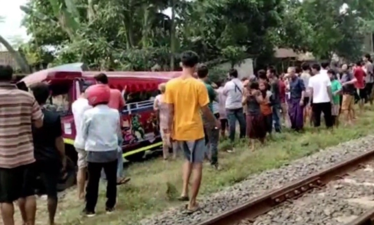 Odong-odong Maut Ditabrak Kereta Api, 9 Orang Meninggal Ditempat