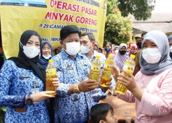 Diskopumindag Kabupaten Serang Gelar Operasi Pasar Minyak Goreng