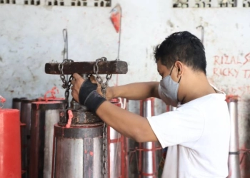 Jelang Imlek, Pabrik Lilin di Tangerang Kebanjiran Order
