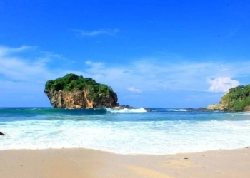 Merefresh Otak di Pantai Jungwok 
