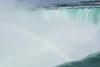 Pemandangan Menakjubkan dari Pelangi di Air Terjun Niagara